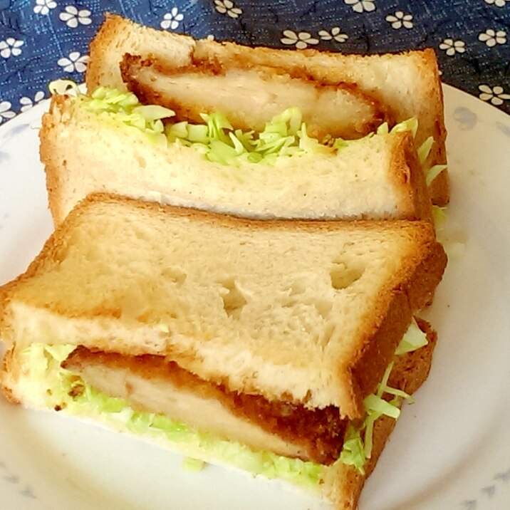 チキンカツとキャベツのトーストサンド